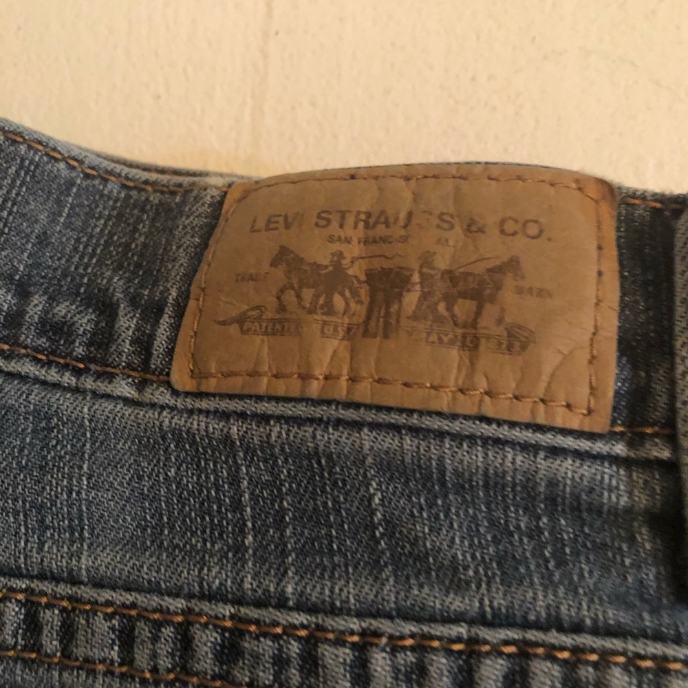 Levis - Picture 2 of 6